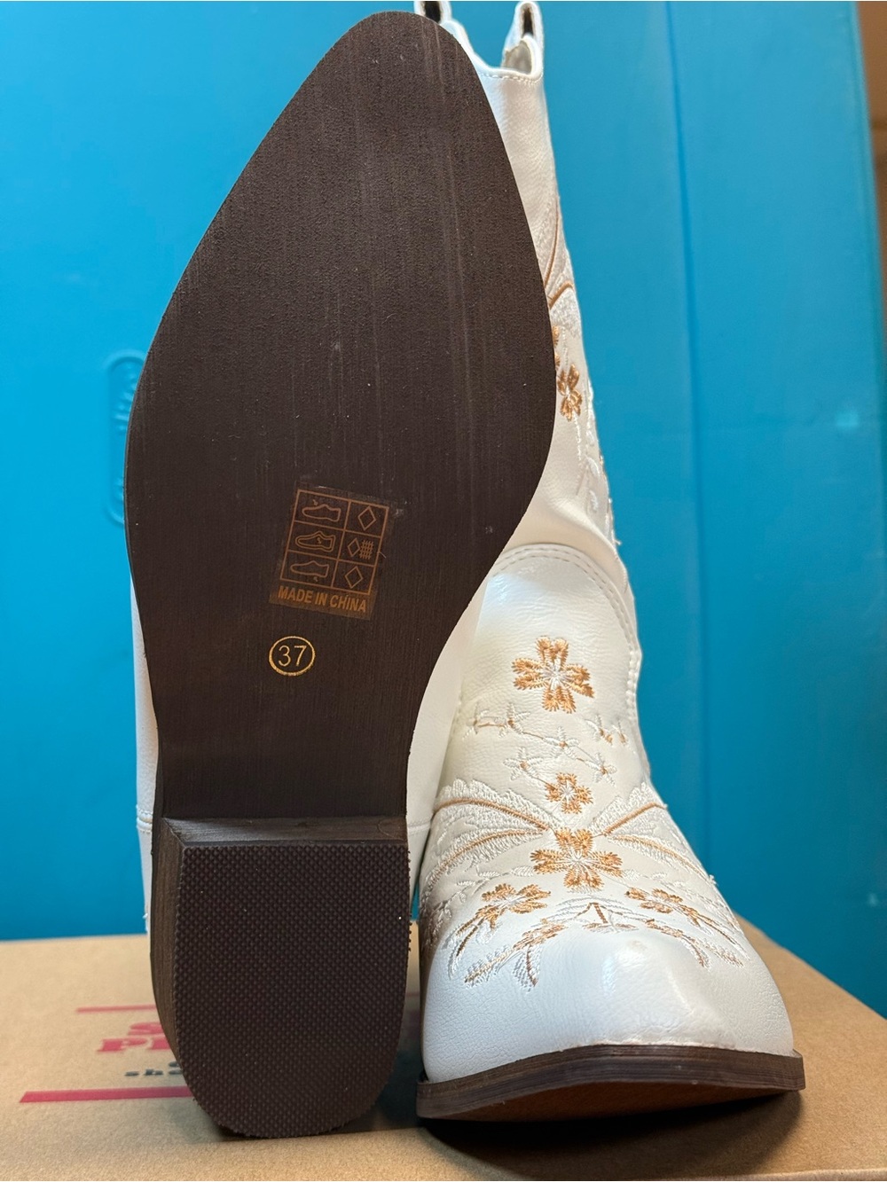 Women’s White Floral Embroidered Western Cowboy / Cowgirl Boots – EU 37 / US 7 - Picture 5 of 7